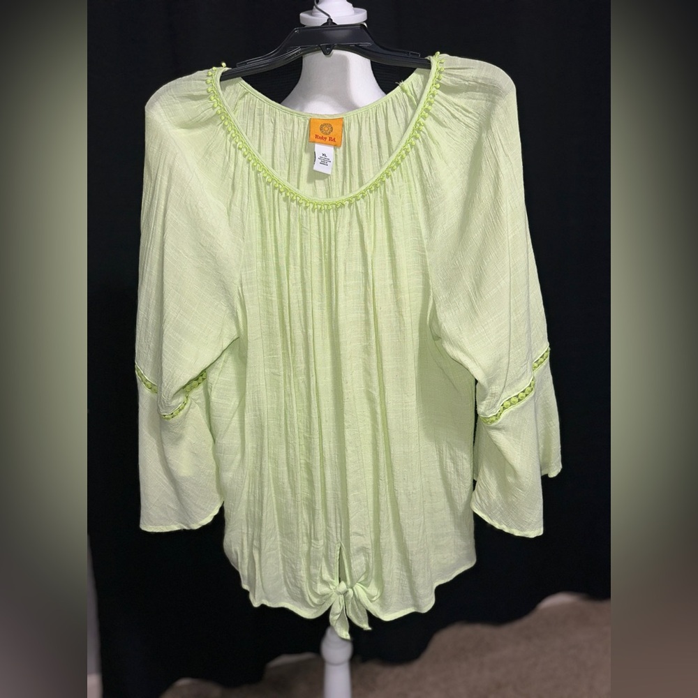 Ruby Rd. size XL, 3/4 sleeves, has some fabric beading. Smoke/pet free.